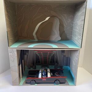 SDCC 2019 EE Exclusive: Batman - Classic TV Series Batmobile & Batcave Pin Mates